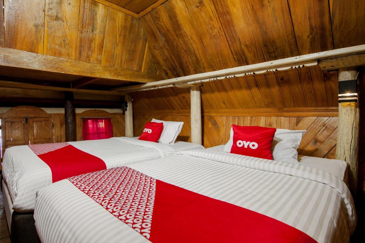 Thyesza Hotel Ambarita المظهر الخارجي الصورة