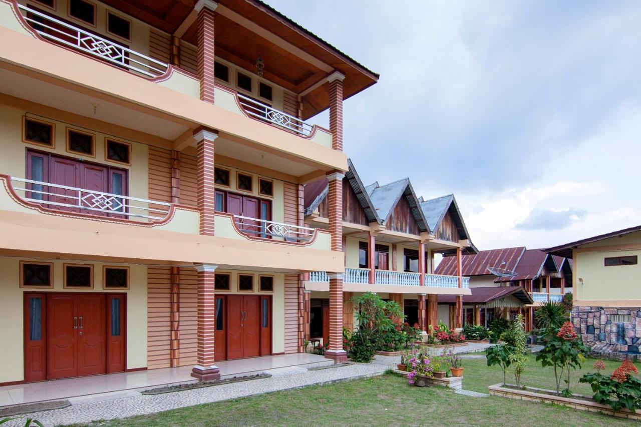 Thyesza Hotel Ambarita المظهر الخارجي الصورة