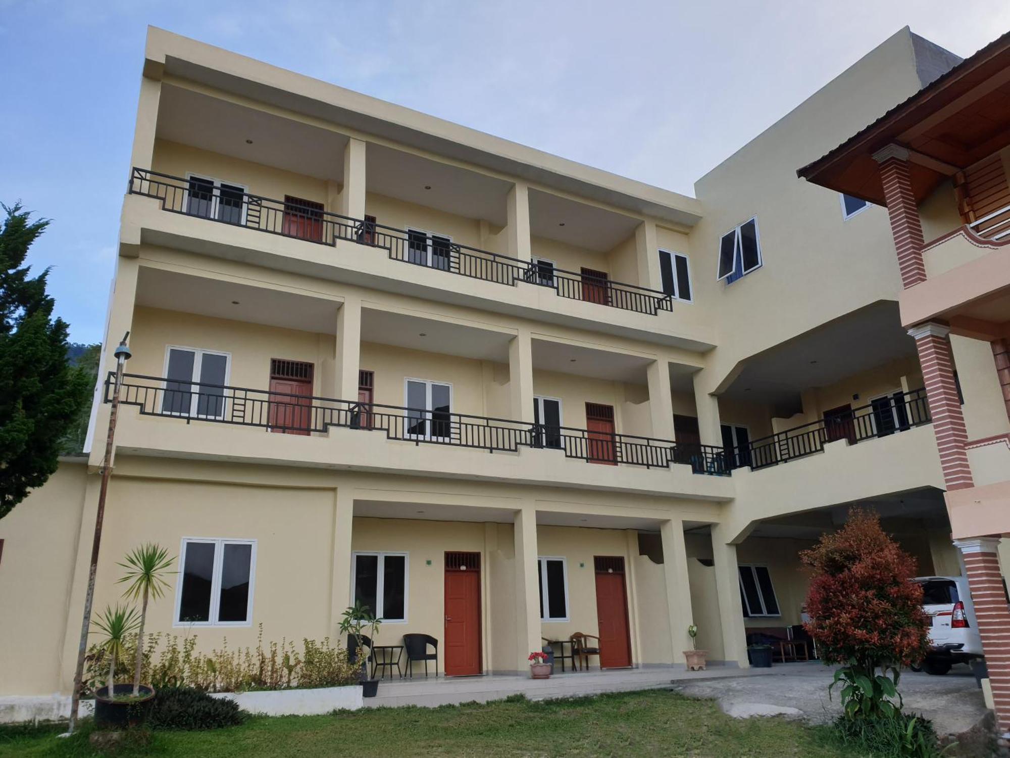 Thyesza Hotel Ambarita المظهر الخارجي الصورة