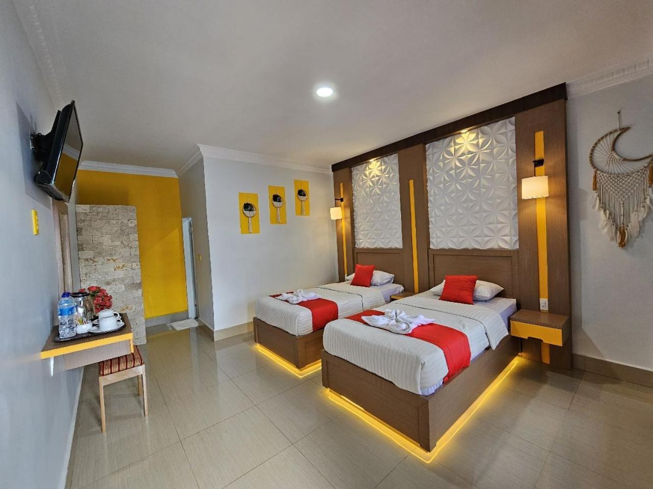 Thyesza Hotel Ambarita المظهر الخارجي الصورة