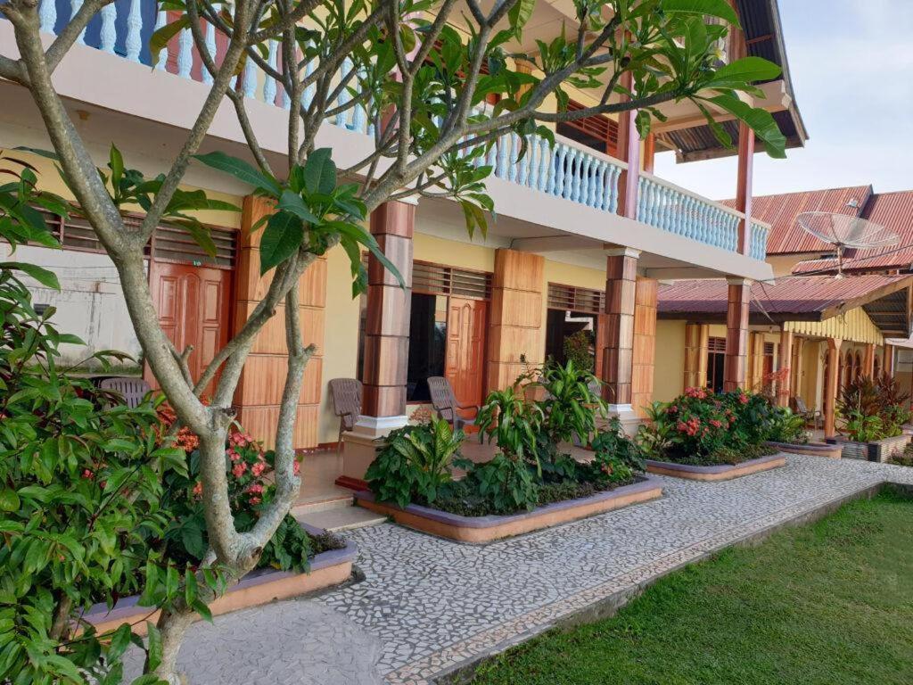 Thyesza Hotel Ambarita المظهر الخارجي الصورة