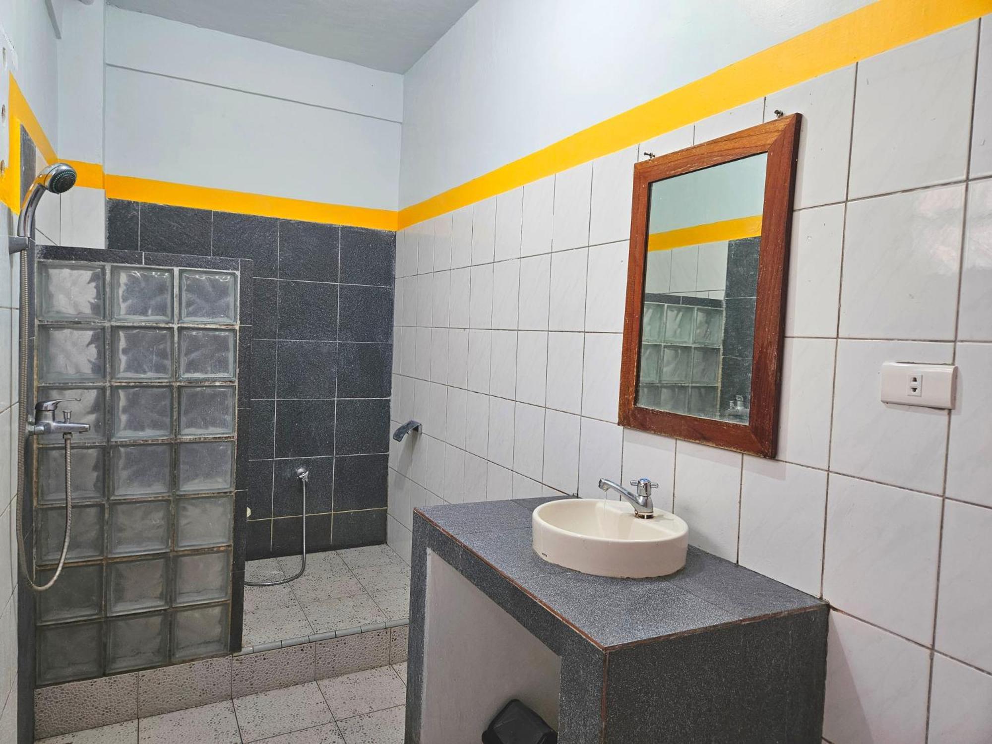 Thyesza Hotel Ambarita المظهر الخارجي الصورة