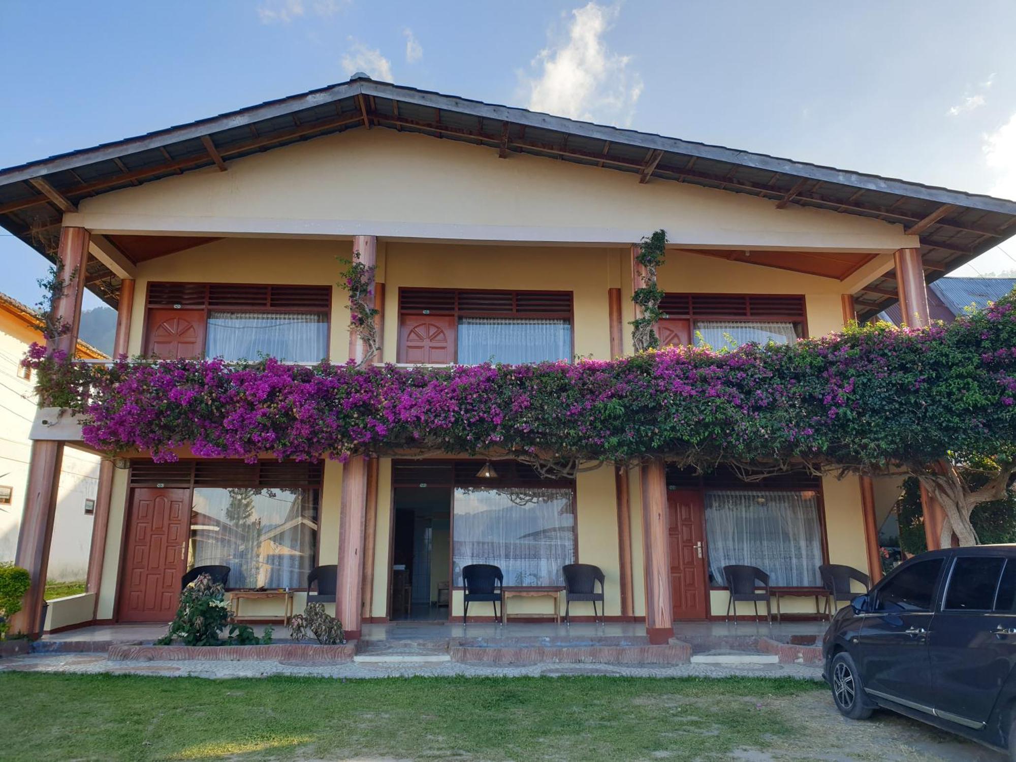 Thyesza Hotel Ambarita المظهر الخارجي الصورة