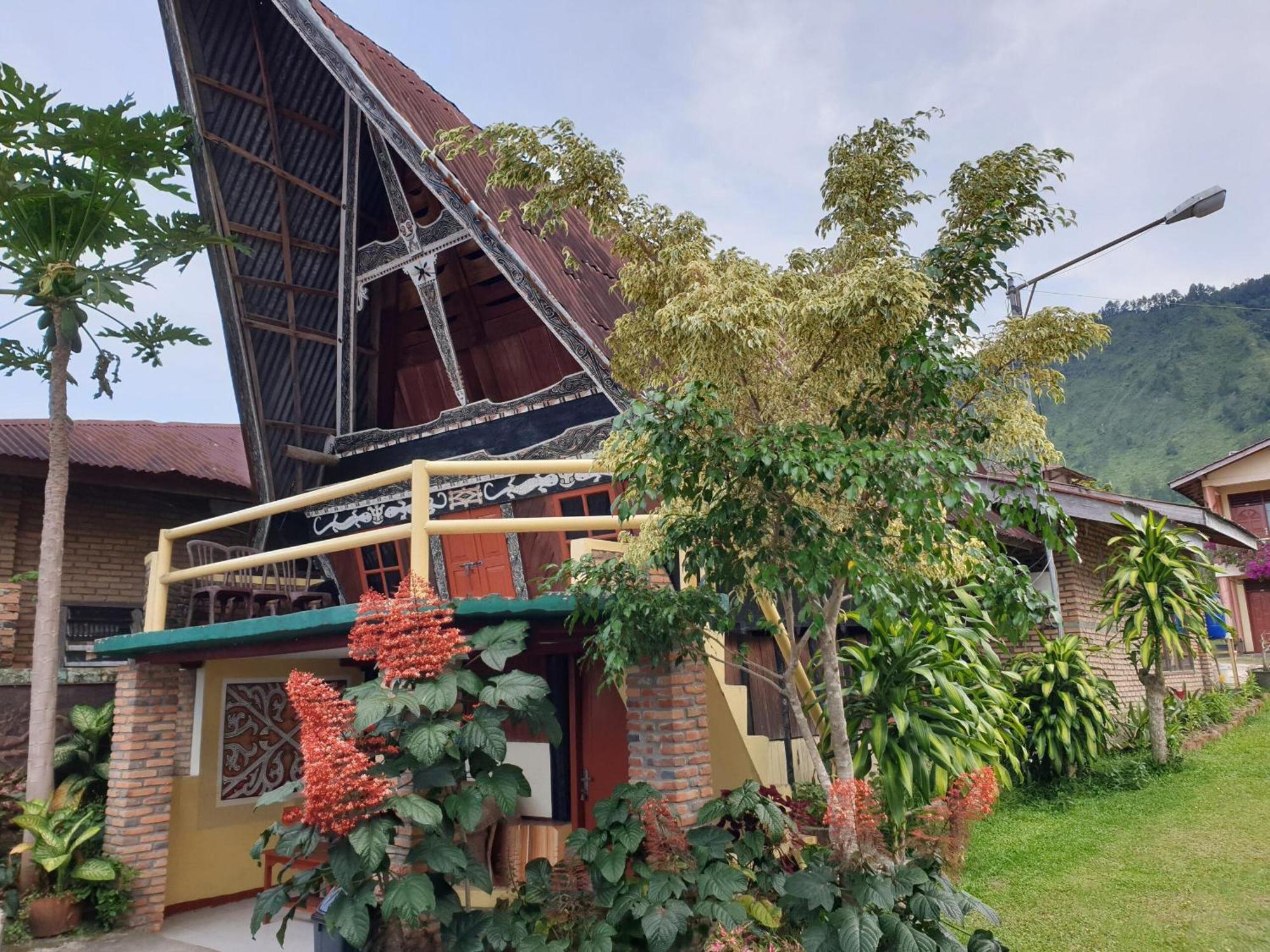 Thyesza Hotel Ambarita المظهر الخارجي الصورة
