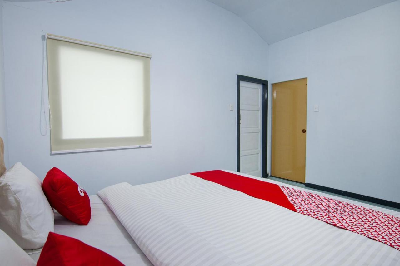 Thyesza Hotel Ambarita المظهر الخارجي الصورة