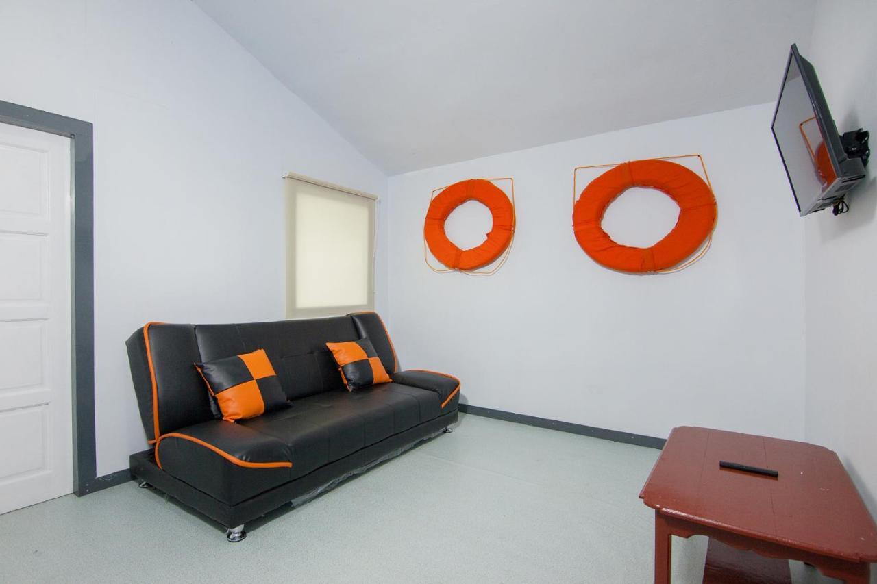 Thyesza Hotel Ambarita المظهر الخارجي الصورة