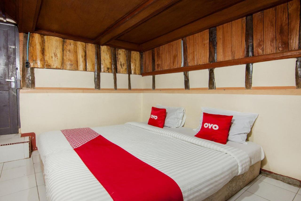 Thyesza Hotel Ambarita المظهر الخارجي الصورة